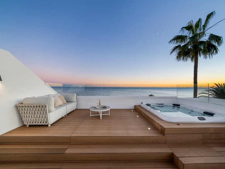 Villa for Sale in New Golden Mile, Malaga 25