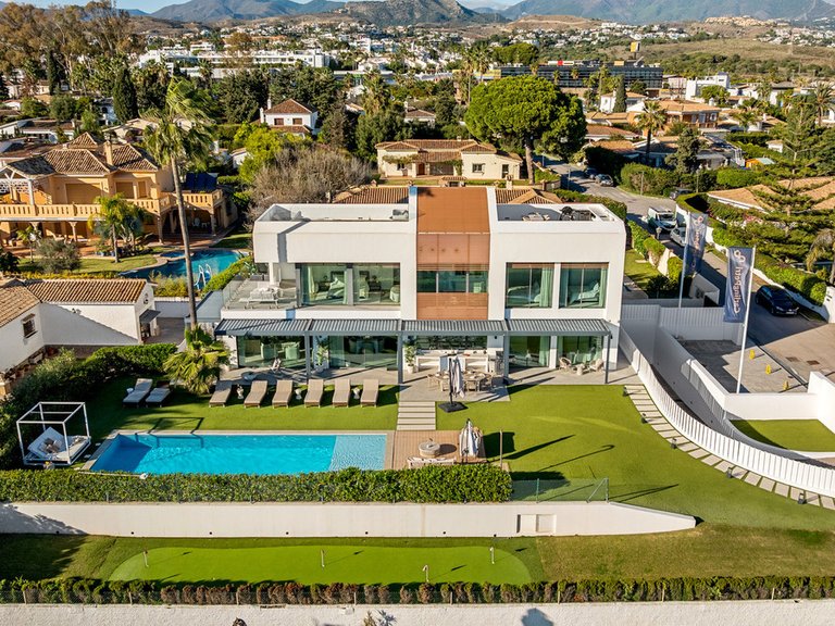 Villa for Sale in New Golden Mile, Malaga 28