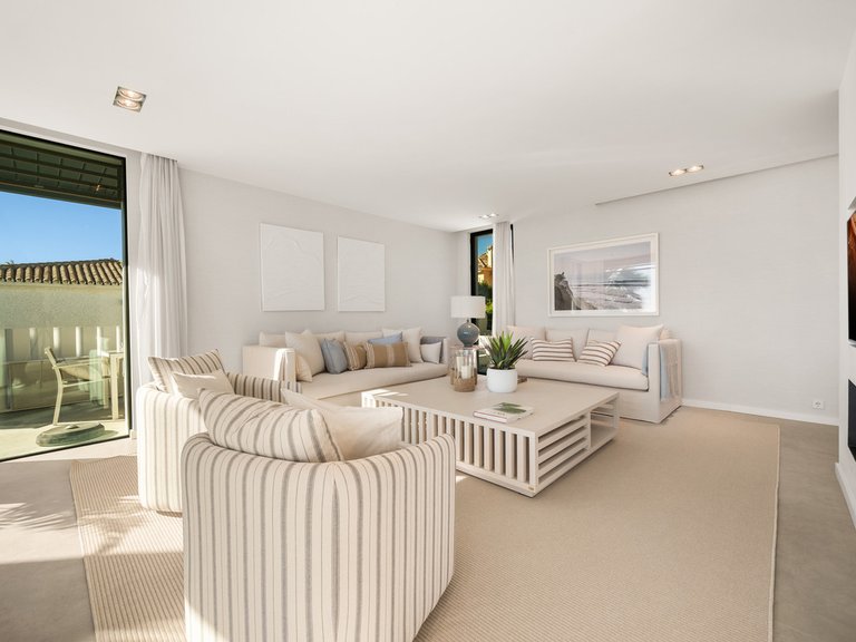 Villa for Sale in New Golden Mile, Malaga 3