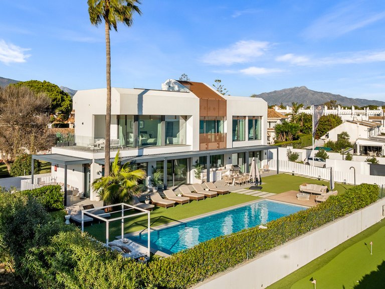 Villa for Sale in New Golden Mile, Malaga 30