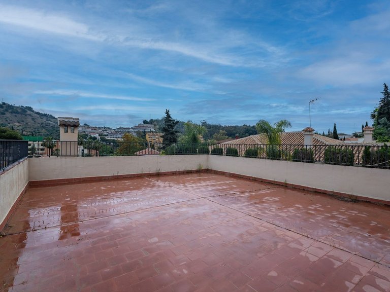 Villa for Sale in Mayorazgo, Malaga 28