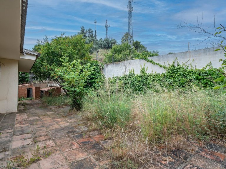 Villa for Sale in Mayorazgo, Malaga 40