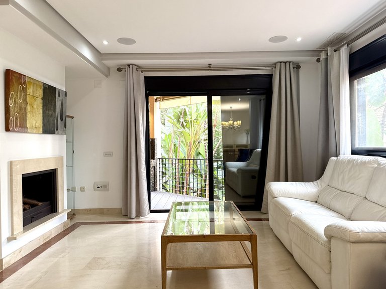 Apartment for Sale in Puerto Banús, Malaga 4