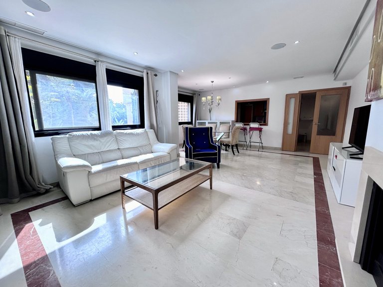 Apartment for Sale in Puerto Banús, Malaga 6