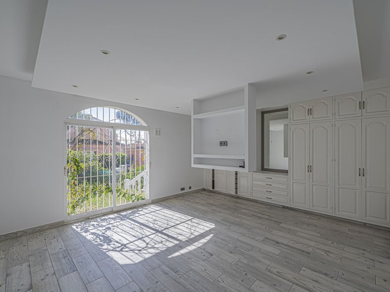 Villa for Sale in El Paraiso, Malaga 11