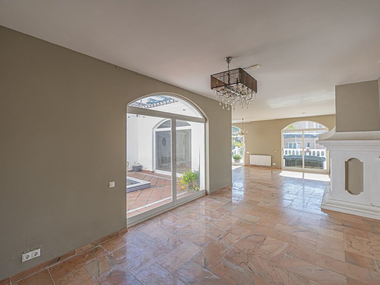 Villa for Sale in El Paraiso, Malaga 12