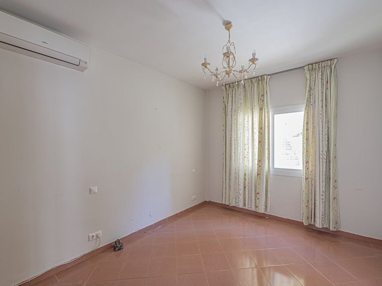 Villa for Sale in El Paraiso, Malaga 13