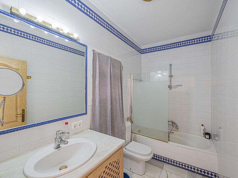 Villa for Sale in El Paraiso, Malaga 18