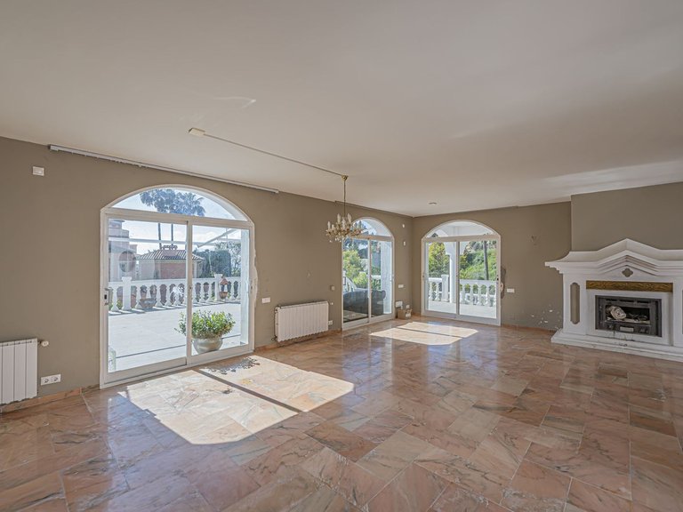 Villa for Sale in El Paraiso, Malaga 2