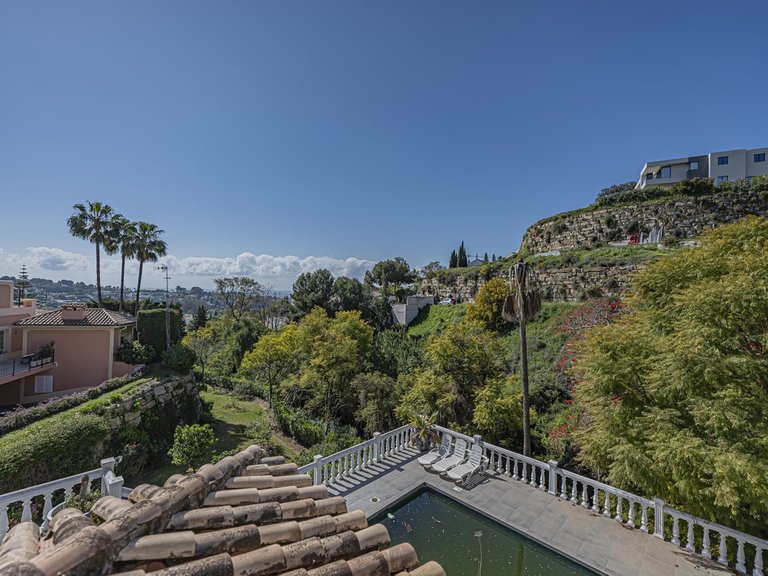 Villa for Sale in El Paraiso, Malaga 3