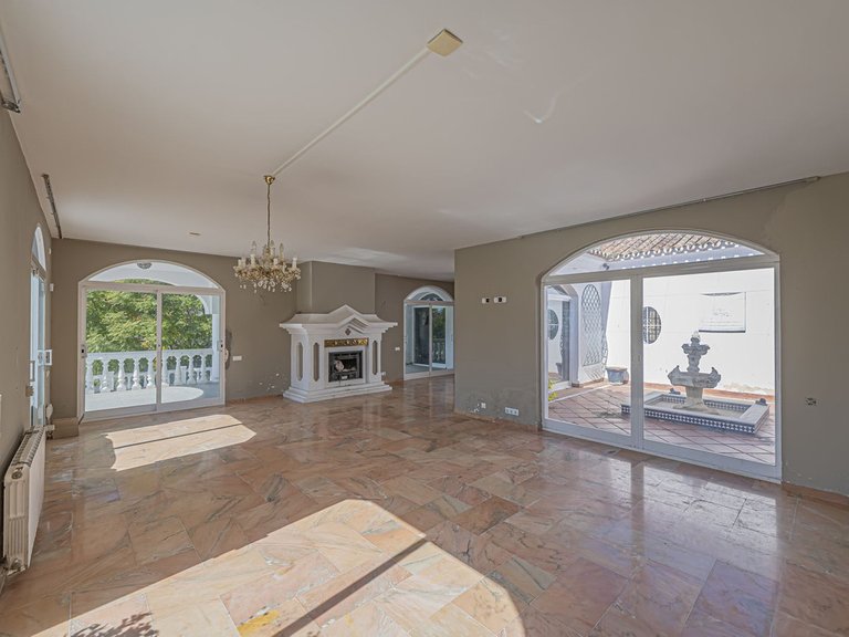 Villa for Sale in El Paraiso, Malaga 5