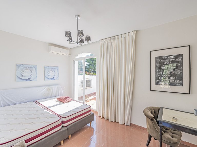Villa for Sale in El Paraiso, Malaga 8