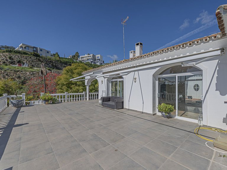 Villa for Sale in El Paraiso, Malaga 9