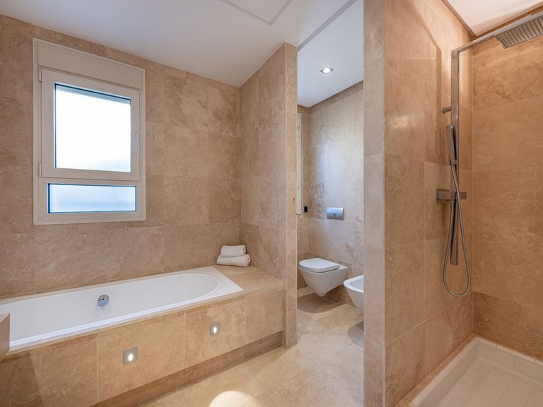 Apartment for Sale in New Golden Mile, Malaga 6