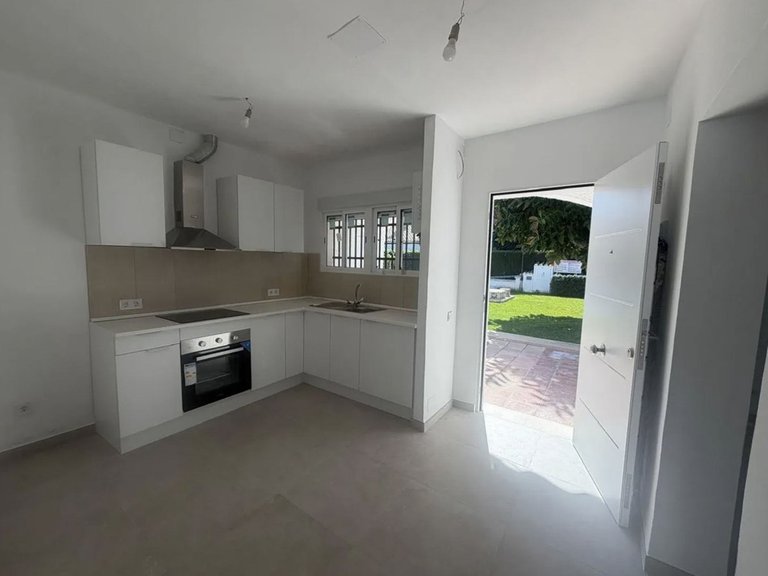 Apartment for Sale in Costa del Sol, Cortijo Blanco, Malaga 5