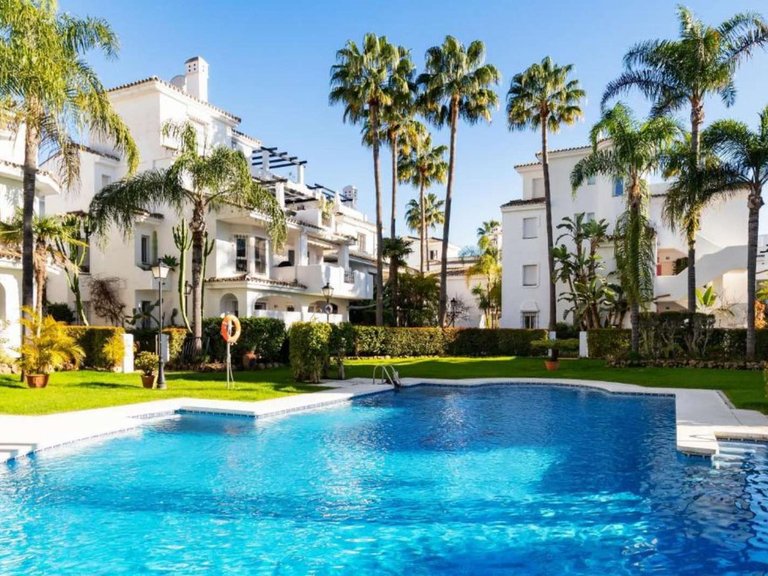 Apartment for Sale in Nueva Andalucía, Malaga 1