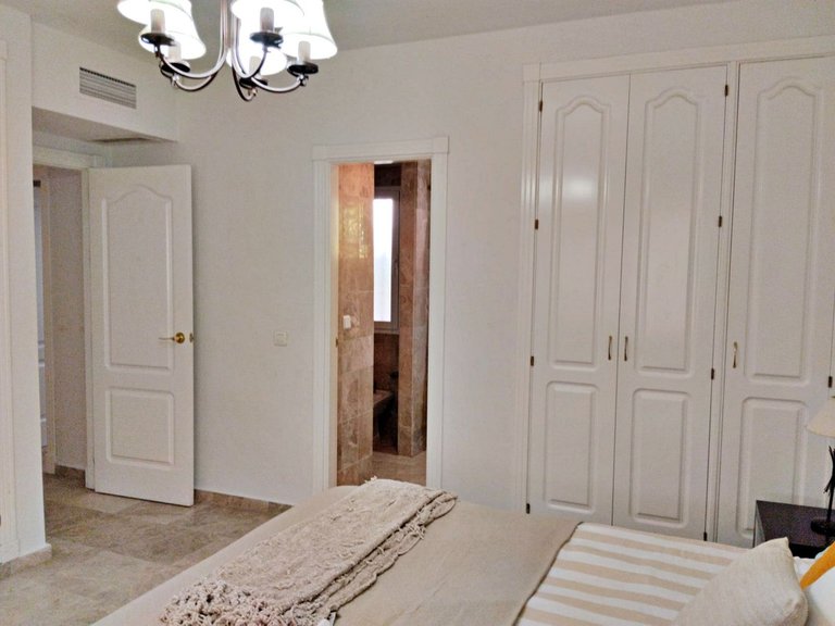 Apartment for Sale in Nueva Andalucía, Malaga 32