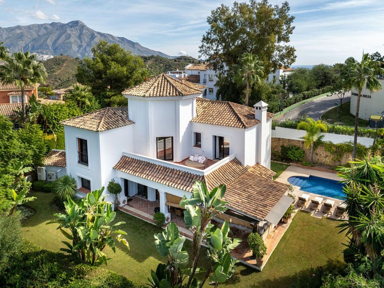 Villa for Sale in La Quinta, Malaga 1