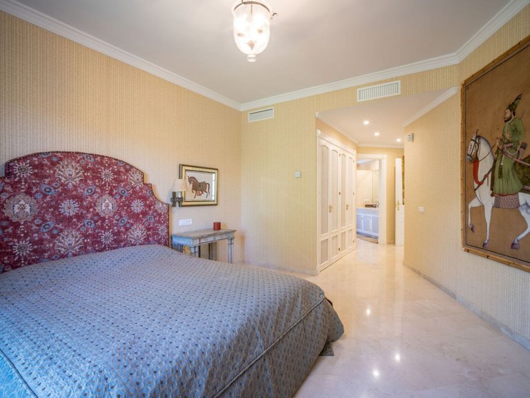 Villa for Sale in La Quinta, Malaga 15