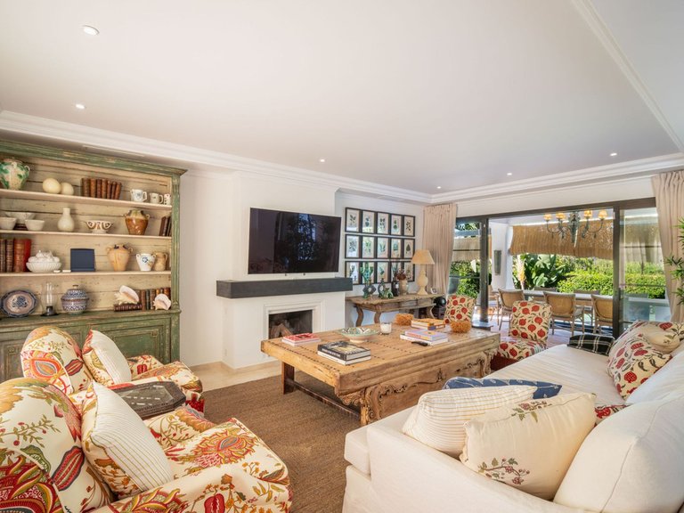 Villa for Sale in La Quinta, Malaga 2