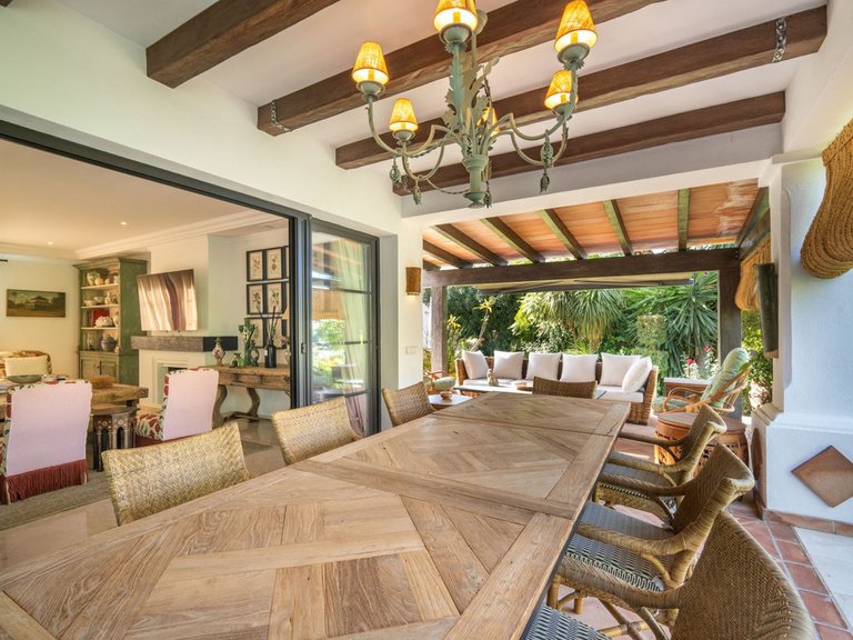 Villa for Sale in La Quinta, Malaga 3