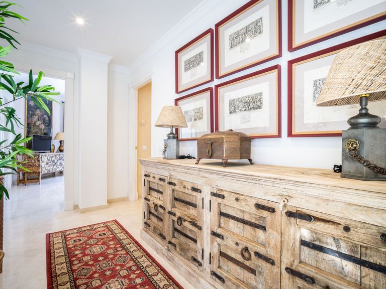 Villa for Sale in La Quinta, Malaga 5
