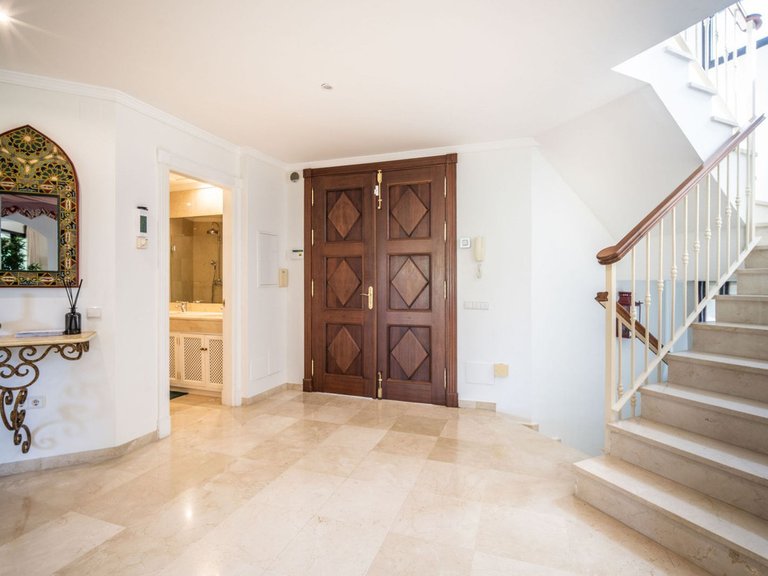 Villa for Sale in La Quinta, Malaga 8