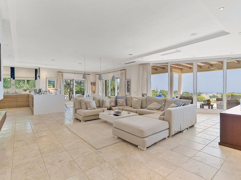 Villa for Sale in La Quinta, Malaga 1