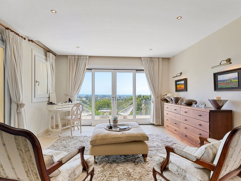 Villa for Sale in La Quinta, Malaga 16