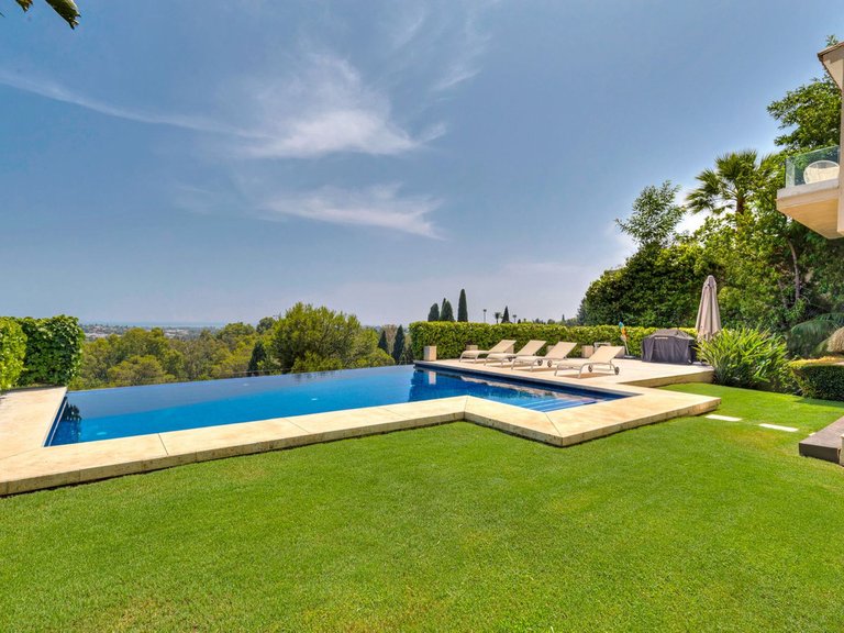 Villa for Sale in La Quinta, Malaga 31