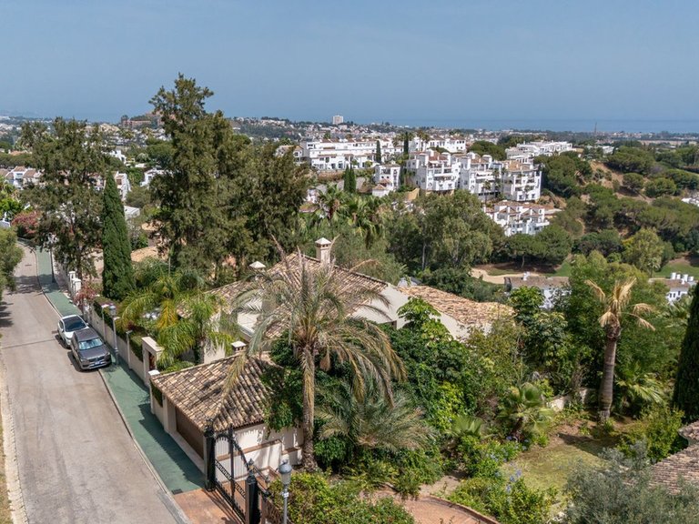 Villa for Sale in La Quinta, Malaga 32