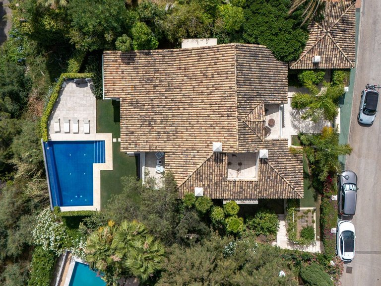 Villa for Sale in La Quinta, Malaga 35