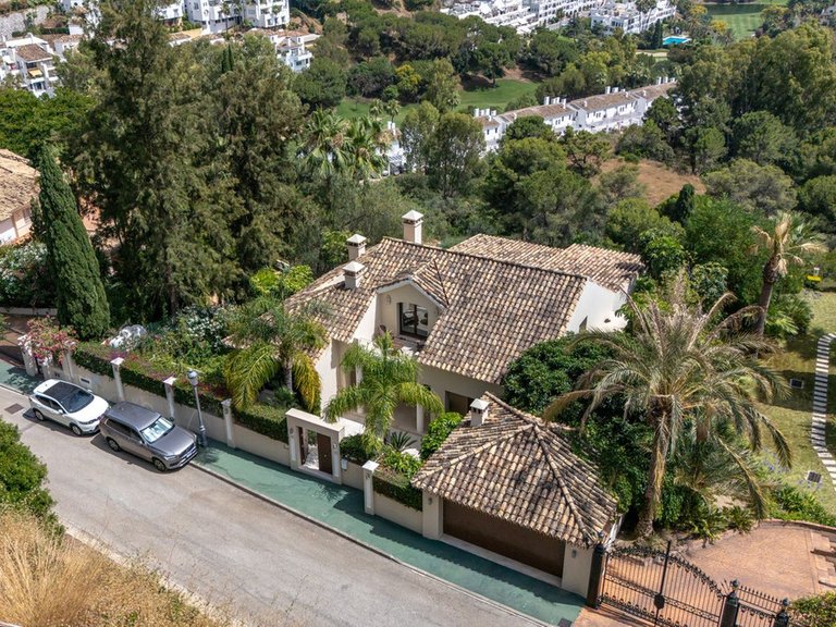 Villa for Sale in La Quinta, Malaga 36