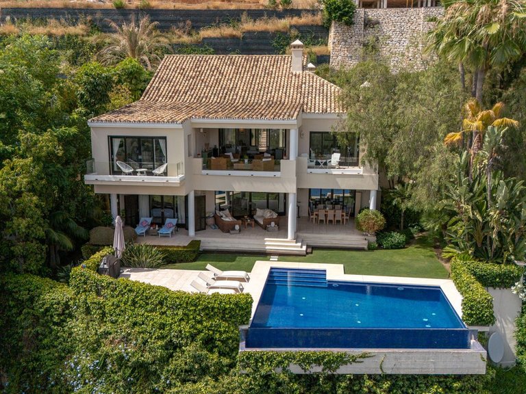 Villa for Sale in La Quinta, Malaga 37