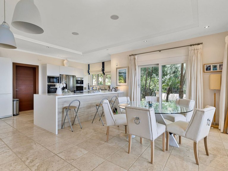 Villa for Sale in La Quinta, Malaga 7