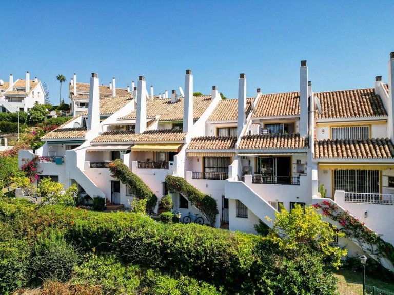 Villa for Sale in Calahonda, Malaga 1