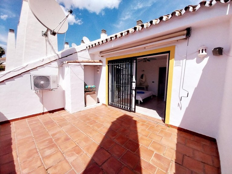 Villa for Sale in Calahonda, Malaga 28