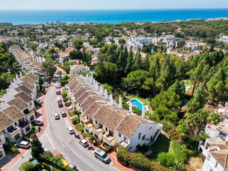 Villa for Sale in Calahonda, Malaga 4