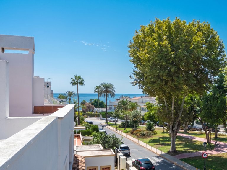 Villa for Sale in The Golden Mile, Malaga 1