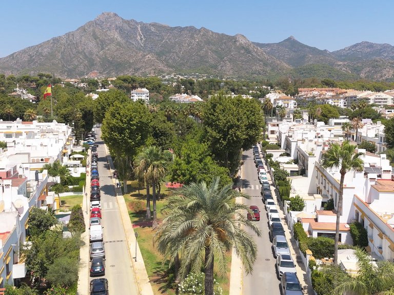 Villa for Sale in The Golden Mile, Malaga 2