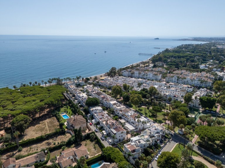 Villa for Sale in The Golden Mile, Malaga 5