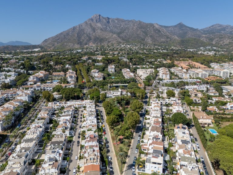 Villa for Sale in The Golden Mile, Malaga 6