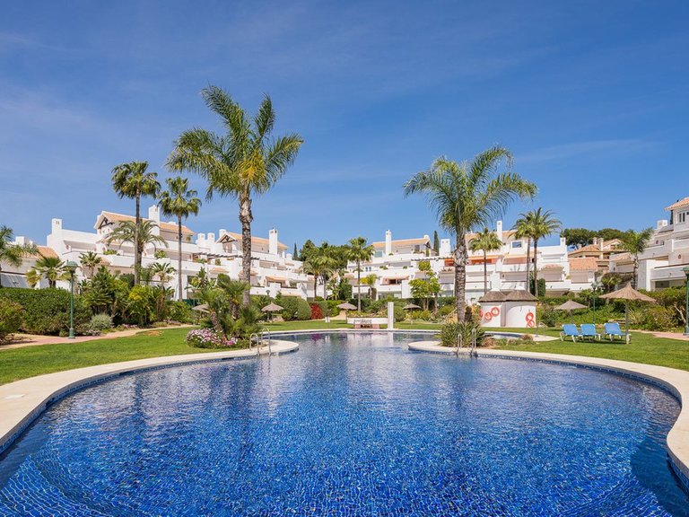 Penthouse for Sale in Los Monteros, Malaga 5