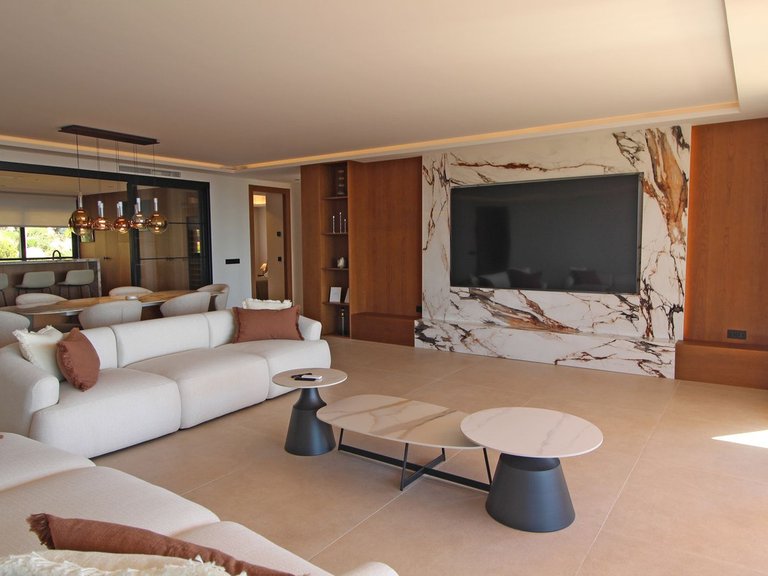 Apartment for Sale in Nueva Andalucía, Malaga 1