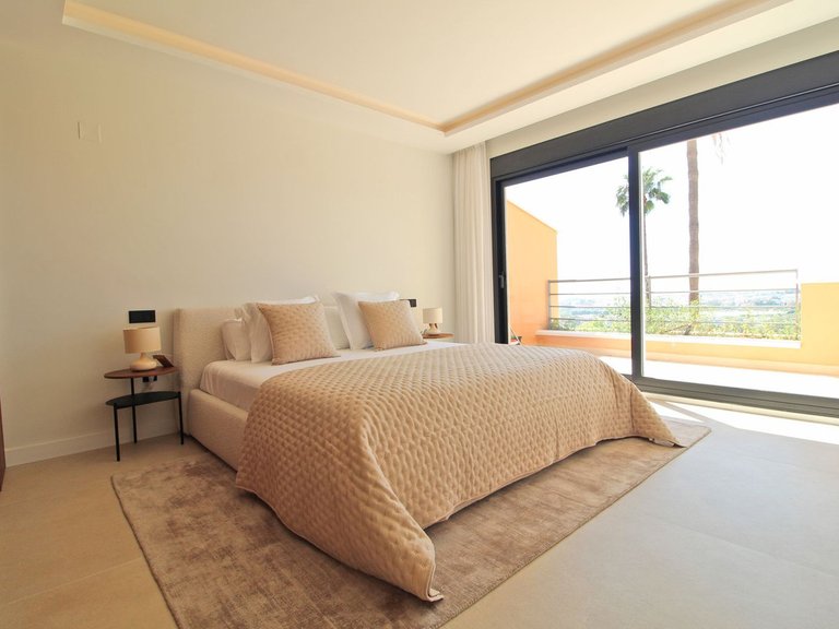 Apartment for Sale in Nueva Andalucía, Malaga 16