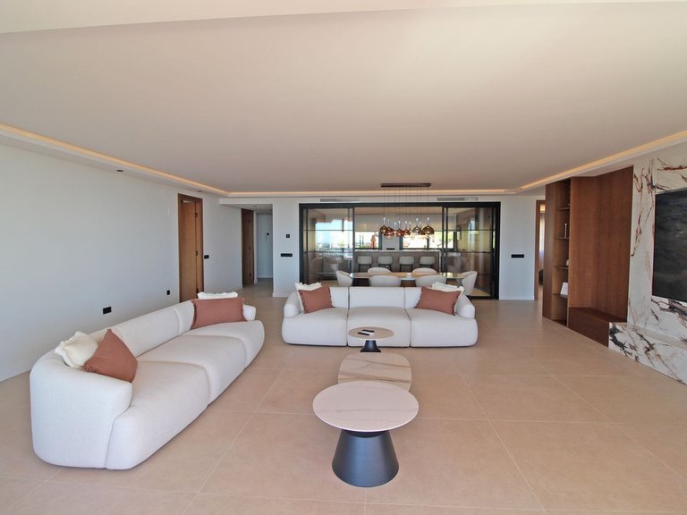 Apartment for Sale in Nueva Andalucía, Malaga 18