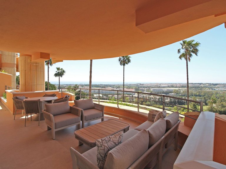 Apartment for Sale in Nueva Andalucía, Malaga 21