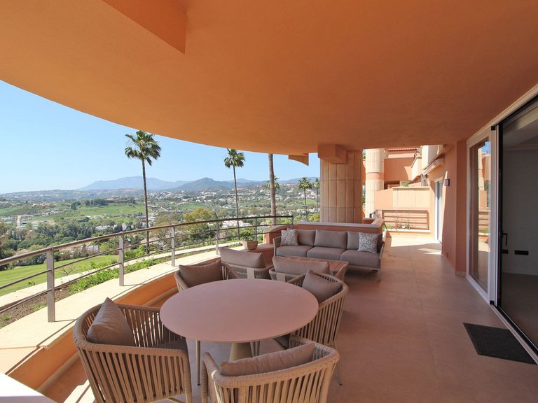 Apartment for Sale in Nueva Andalucía, Malaga 24