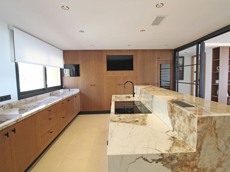 Apartment for Sale in Nueva Andalucía, Malaga 4