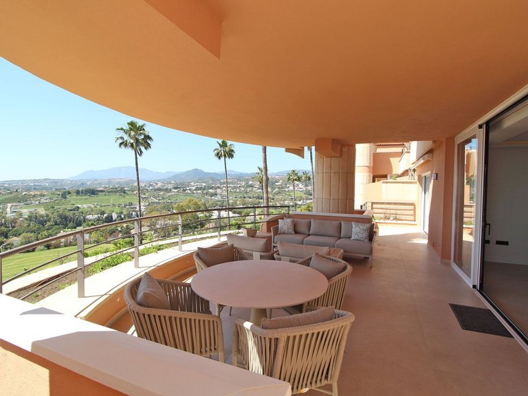 Apartment for Sale in Nueva Andalucía, Malaga 5
